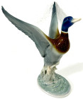 Varia

Porzellan

Porzellanfigur Ente um 1930. Metzler & Ortloff, Modell Helmut Diller (1911 Esslingen bis 1984 München). Höhe 25 cm. guter Zustan...