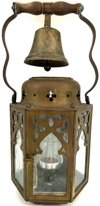 Varia

Religion

Christliche Sakralkunst

Sogenannte "Verseh-Lampe" um 190...