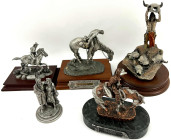 Varia

Skulpturen und Plastiken

5 kl. Skulpturen: "Indian Couple" von Don Polland 1994 (Pewter), Cowboy zu Pferd im Galopp von Don Polland 1997 (...