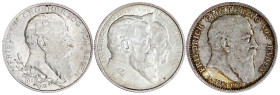 Reichssilbermünzen J. 19-178

Baden

Friedrich I., 1856-1907

3 X 2 Mark: 1902 Jubiläum, 1906 Goldene Hochzeit, 1907 Tod. alle prägefrisch, teil...