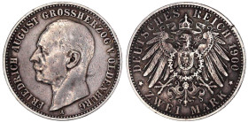 Reichssilbermünzen J. 19-178

Oldenburg

Friedrich August, 1900-1918

2 Mark 1900 A. sehr schön, Randfehler. Jaeger 94.