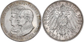 Reichssilbermünzen J. 19-178

Sachsen

Friedrich August III., 1904-1918

2 Mark 1909. Universität Leipzig. fast Stempelglanz. Jaeger 138.
