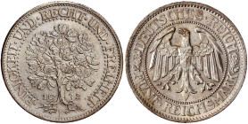 Weimarer Republik

Kursmünzen

5 Reichsmark Eichbaum Silber 1927-1933

1932 F. vorzüglich/Stempelglanz, kl. Randfehler. Jaeger 331.