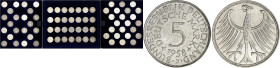 Münzen der Bundesrepublik Deutschland

Kursmünzen

5 Deutsche Mark Silber 1951-1974

Komplettsammlung: 73 Stück 1951 bis 1974. Mit 1958 J (gutes...