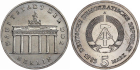 Münzen der Deutschen Demokratischen Republik

Gedenkmünzen der DDR

5 Mark 1983, Brandenburger Tor. Randschrift läuft rechts herum. Auflage nur 30...