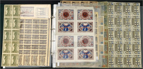 Banknoten

Lots

Deutschland

Notgeldscheine, schöne Sammlung von ca. 55 Druckbögen, Teilbögen und Entwürfen, meist von Serienscheinen. Darunter...