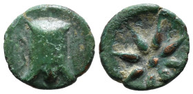 PONTOS. Uncertain (Amisos?). Time of Mithradates VI (Circa 130-100 BC). Ae.
Obv: Bashlyk left, facing Pan bust below; bow to right; monogram to right....