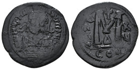 JUSTINIAN I (527-565). Follis.
Obv: D N IVSTINIANVS P P AVG.
Helmeted and cuirassed bust facing, holding globus cruciger and shield decorated with hor...