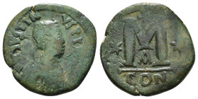 JUSTINIAN I (527-565). Follis. Constantinople.
Obv: D N IVSTINIANVS P P AVG.
Diademed, draped and cuirassed bust right.
Rev: Large M; cross above; sta...