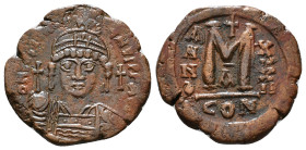 JUSTINIAN I (527-565). Follis.
Obv: D N IVSTINIANVS P P AVG.
Helmeted and cuirassed bust facing, holding globus cruciger and shield decorated with hor...