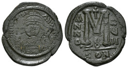 JUSTINIAN I (527-565). Follis.
Obv: D N IVSTINIANVS P P AVG.
Helmeted and cuirassed bust facing, holding globus cruciger and shield decorated with hor...