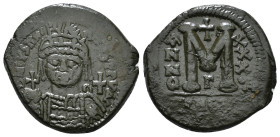 JUSTINIAN I (527-565). Follis.
Obv: D N IVSTINIANVS P P AVG.
Helmeted and cuirassed bust facing, holding globus cruciger and shield decorated with hor...