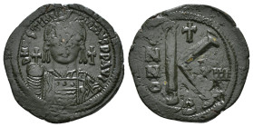 JUSTINIAN I (527-565). Follis.
Obv: D N IVSTINIANVS P P AVG.
Helmeted and cuirassed bust facing, holding globus cruciger and shield decorated with hor...