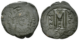 JUSTINIAN I (527-565). Follis.
Obv: D N IVSTINIANVS P P AVG.
Helmeted and cuirassed bust facing, holding globus cruciger and shield decorated with hor...