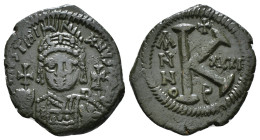 JUSTINIAN I (527-565). Follis.
Obv: D N IVSTINIANVS P P AVG.
Helmeted and cuirassed bust facing, holding globus cruciger and shield decorated with hor...