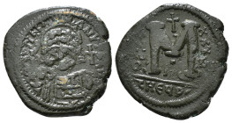 JUSTINIAN I (527-565). Follis.
Obv: D N IVSTINIANVS P P AVG.
Helmeted and cuirassed bust facing, holding globus cruciger and shield decorated with hor...