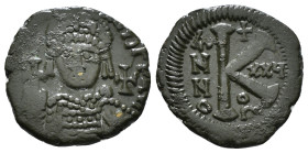 JUSTINIAN I (527-565). Follis.
Obv: D N IVSTINIANVS P P AVG.
Helmeted and cuirassed bust facing, holding globus cruciger and shield decorated with hor...