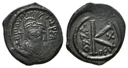 MAURICE TIBERIUS (582-602). Half Follis. Thessalonica.
Obv: D N TIb mAVRC P P AVC.
Crowned and cuirassed bust facing, holding globus cruciger and shie...