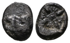 IONIA, Miletos. Late 6th-early 5th century BC. AR Obol. Forepart of lion left, head reverted / Stellate pattern within incuse square.
Weight 0,88 gr -...