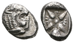 IONIA, Miletos. Late 6th-early 5th century BC. AR Obol. Forepart of lion left, head reverted / Stellate pattern within incuse square.
Weight 1,06 gr -...