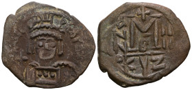 Maurice Tiberius. 582-602. AE follis
Weight 7,26 gr - Diameter 28 mm.