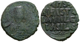 Basil II Bulgaroktonos and Constantine VIII, joint reign. 976-1025. AE follis. Class A2 Anonymous Type.
Weight 9,10 gr - Diameter 25 mm.