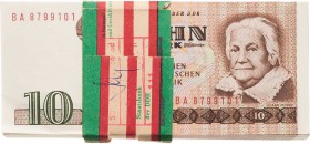 Deutsche Demokratische Republik
Ausgaben der Deutschen Notenbank und Staatsbank 1948-1990 10 Mark 1971. In Originalbanderole mit fortlaufender Nummer...