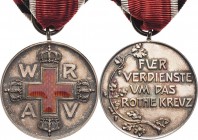 Orden deutscher Länder Preußen
Rote Kreuz Medaille, 2. Klasse Verliehen 1898-1921 Tombak versilbert und emailliert. Im Originaletui und dazu Medaille...