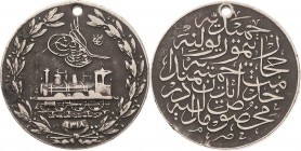 Ausländische Orden und Ehrenzeichen Osmanisches Reich/Türkei
Hedschas Eisenbahn Medaille Gestiftet 1900. Silber. 30 mm, 12,38 g Barac 108 Sehr schön...