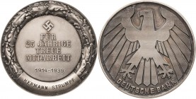 Drittes Reich
 Silbermedaille o.J. (graviert 1914-1939). Auszeichnung für 25 Jahre treue Mitarbeit bei der Deutschen Bank, verliehen an Hermann Strum...