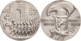 Drittes Reich
 Silbermedaille 1940 (K. Goetz) Auf den Einzug deutscher Truppen in Paris. Deutsche Soldaten marschieren am Triumphbogen / Adlerschild ...