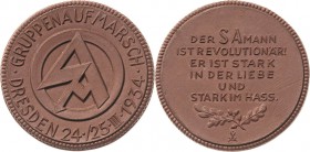 Drittes Reich - Porzellanmedaillen
 Braune Meißner Porzellanmedaille 1934. Gruppenaufmarsch Dresden. 50,9 mm Scheuch 1370 a Prägefrisch