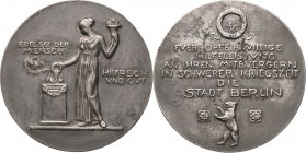 Eisengußmedaillen Orte
Berlin Eisenmedaille o.J. (1917) (C. Starck/Oertel) Opferwillige Hilfsleistung in schwerer Kriegszeit. Weibliche Figur in lang...