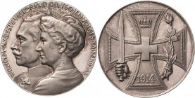 Erster Weltkrieg
 Silbermedaille 1914 (Lauer) Auf die Erneuerung des Eisernen Kreuzes am 5. August und den Einsatz des Kaiserpaares im 1. Weltkrieg. ...