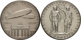 Luft- und Raumfahrt
 Silbermedaille 1936 (K. Goetz) Deutschlandfahrt von LZ 127 und 129. Luftschiffe kreuzen über Brandenburger Tor / Soldat mit Gewe...