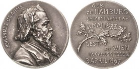 Musik - Personen
Brahms, Johannes (1833-1897) Silbermedaille o.J. Spendenmedaille zur Errichtung eines Brahms-Denkmals in Wien 1902. Brustbild nach r...
