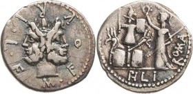 Römische Republik
M. Furius L.F. Philus 119 v. Chr Denar Bärtiger Januskopf, M. FOVRI. L. F / ROMA Roma mit Lanze und Helm nach links stehend, eine T...
