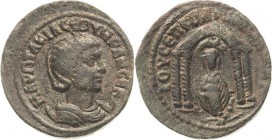 Architektur auf römischen und griechischen Münzen
Otacilia Severa 244-249 Bronze, Nisibis/Mesopotamia Brustbild mit Diadem nach rechts / Viersäuliger...