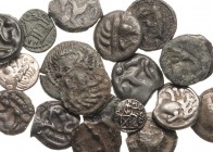Kelten
Lot-18 Stück Interessante Quellensammlung keltischer Münzprägungen. Ein faszinierender Beleg für die Imitationsprägungen des Barbaricum. Darun...