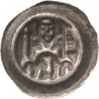 Arnstein, Grafschaft
Walter II. 1135-1176 Brakteat. Herrscherkopf von vorn zwischen Speer und Fahne, darunter Dreibogen mit Adler nach links blickend...