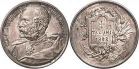 Sachsen-Kurlinie ab 1547 (Albertiner)
Albert 1873-1902 Silbermedaille 1902 (unsigniert) Auf seinen Tod. Brustbild halb links / Gedenktafel mit Sterbe...