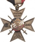 Medaillen
 Einseitiges versilbertes und teilemailliertes Kreuz o.J. Kolonialkampf Genossen Verein. Flensburg. Am Band. Vorzüglich