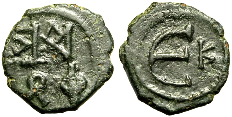 BYZANTINE EMPIRE. Justin II. 
Bronze 5 Nummi, AD 565-578. Constantinople. 
Obv...