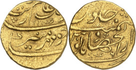 Aurangzeb Alamgir, 1068-1118 H/1658-1707 AD. 

Gold Mohur 1114 H/ regnal year 46, Dâr al-jihâd (Haidarabad). 10,95g. KM 315.20. 

Good very fine. 

Pr...