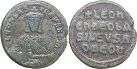Leo VI the Wise (886-912). AE Follis, Constantinople mint. Obv. Crowned and draped bust facing, holding akakia. Rev. LEOn/En ΘEO bA/SILEVS R/OmEOn. D....
