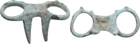 ROMAN BRONZE BOW RING Roman Republican period, c. 5th century BC - 1st century BC. Tricuspid geminous ring in bronze, formed by two cylindrical annula...