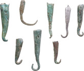 ROMAN SPINDLE-HOOKS Roman period, c. 1st - 5th century AD. Lot of eight (8) roman bronze spindle-hooks. Dimensions: from 35 to 20 mm. Damages.