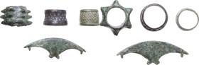 LOT OF FOUR ITEMS Greek Italy to Modern times, c. 5th century BC - 19th century AD. Lot consisting of a so called 'passaredini' with three spikes rows...