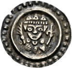 Ulm, königliche Münzstätte. Friedrich II. 1215-1250 
Brakteat 1250-1270. Gekröntes Brustbild, in den vor die Brust gehaltenen Händen links ein Palmzw...