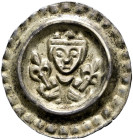 Ulm, königliche Münzstätte. Friedrich II. 1215-1250 
Brakteat 1250-1270. Gekröntes Brustbild, das in jeder Hand einen Lilienstab hält. Die Lilie berü...
